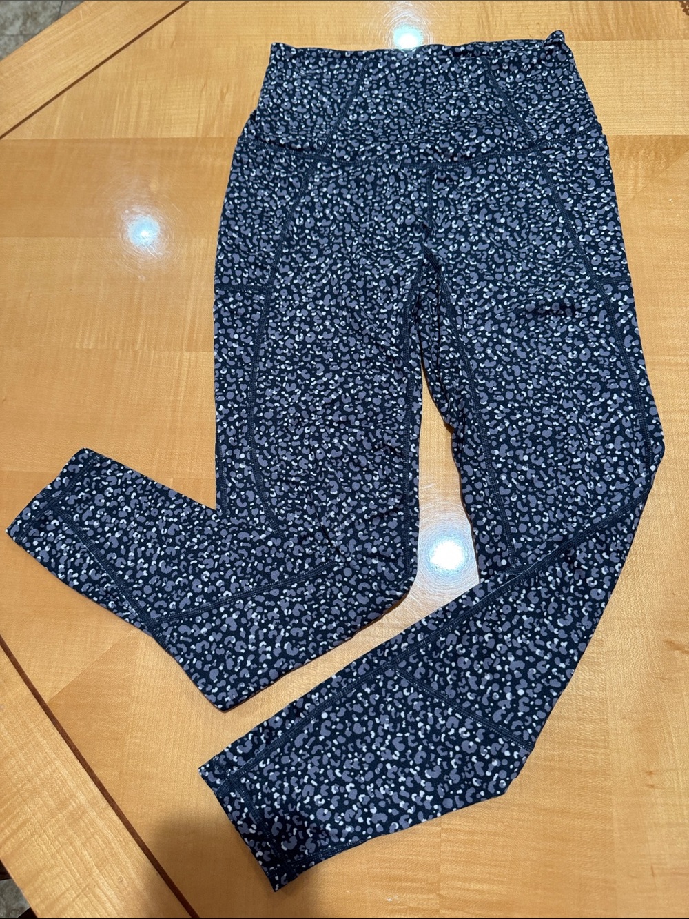 Free people Women’s High-Waist Active Leggings in Charcoal Gray Dot Print